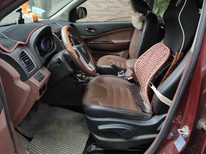 Forthing SX6 2016 #11 Forthing SX6 2016 car image #11