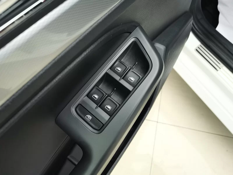 Volkswagen Gran Lavida 2018 immagine di auto #11