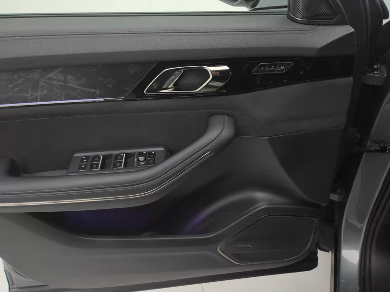Lynk & Co 09 EM-P 2022 car image #11