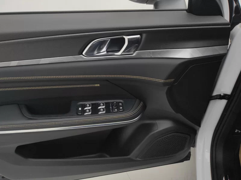 Lynk & Co 01 2024 car image #11