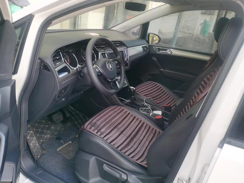 Volkswagen Touran 2018 car image #11