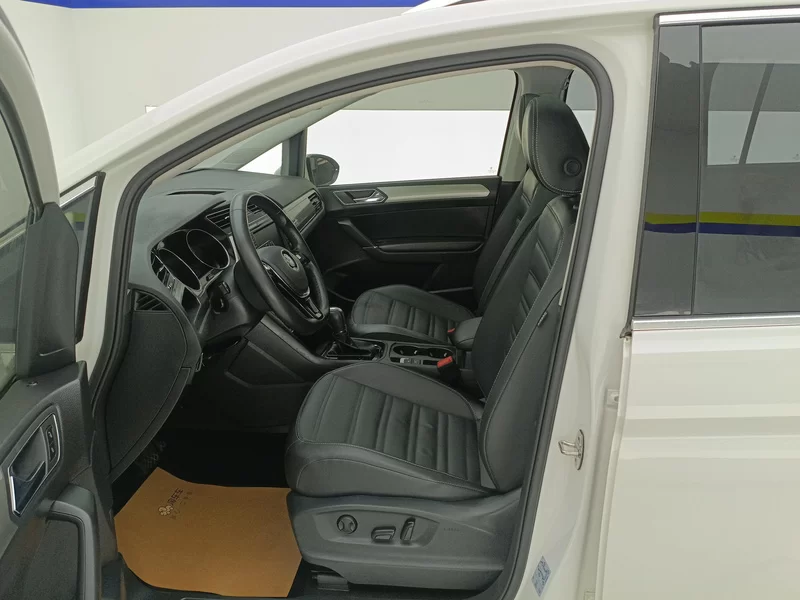 Volkswagen Touran 2021 immagine di auto #11