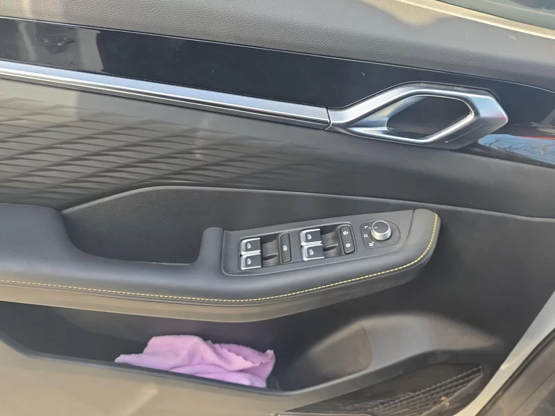 GEELY Coolray 2025 car image #11
