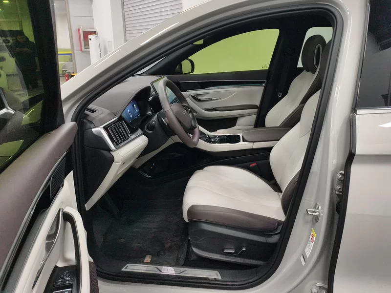 BYD Song Plus New Energy 2025 immagine di auto #11