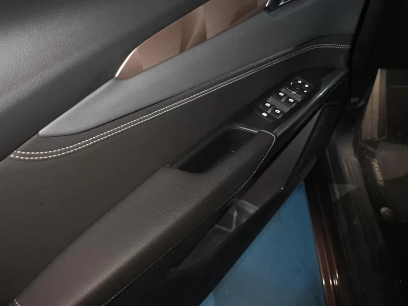 Lynk & Co 01 2018 car image #11
