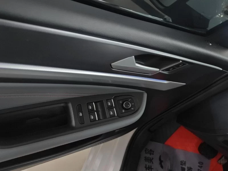 Volkswagen Lamando 2023 immagine di auto #11