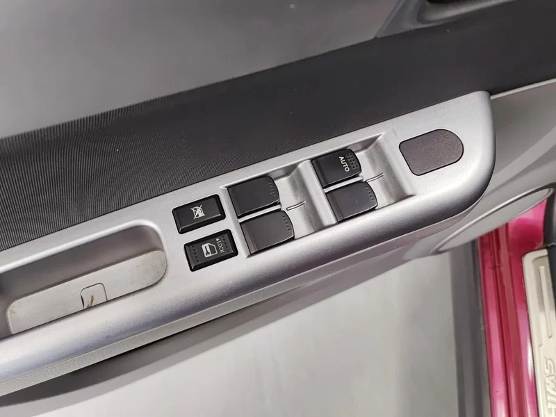 Suzuki Swift 2018 car image #11
