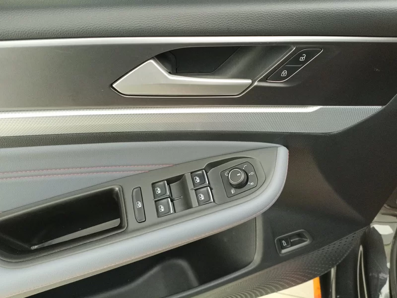 Volkswagen Lamando 2023 immagine di auto #11