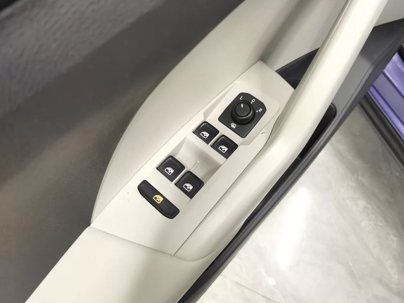 Volkswagen T-Cross 2019 car image #11