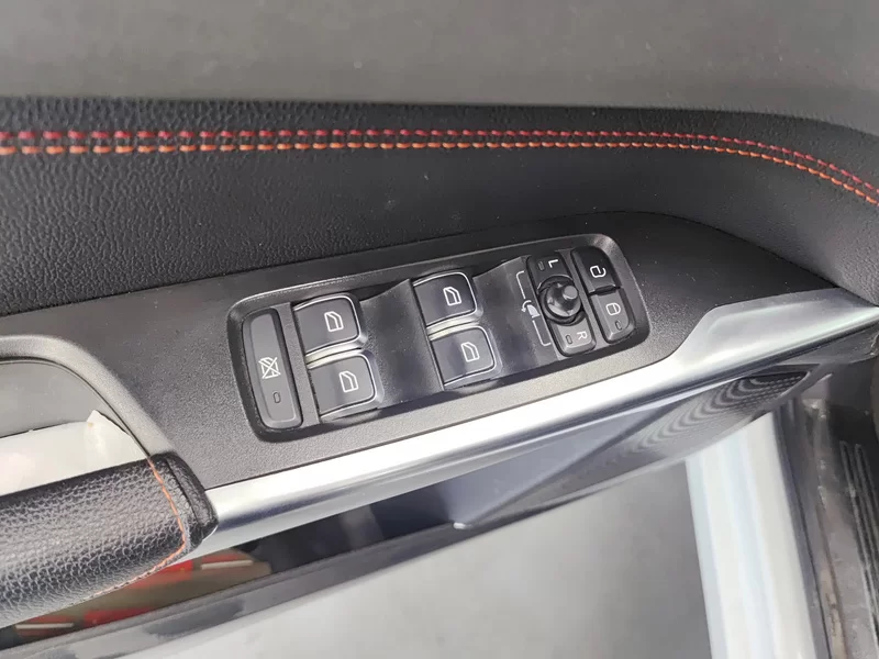 Lynk & Co 01 2019 #11 Lynk & Co 01 2019 car image #11