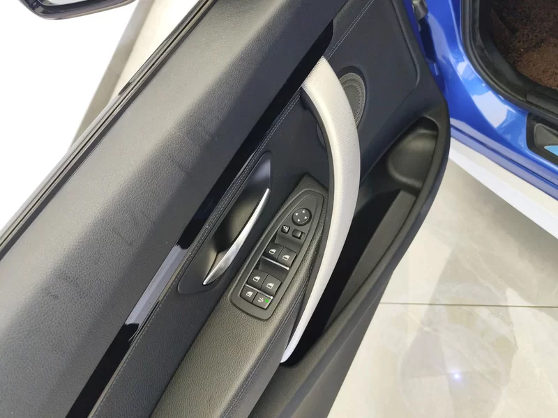 BMW 3 Series GT 2018 immagine di auto #11