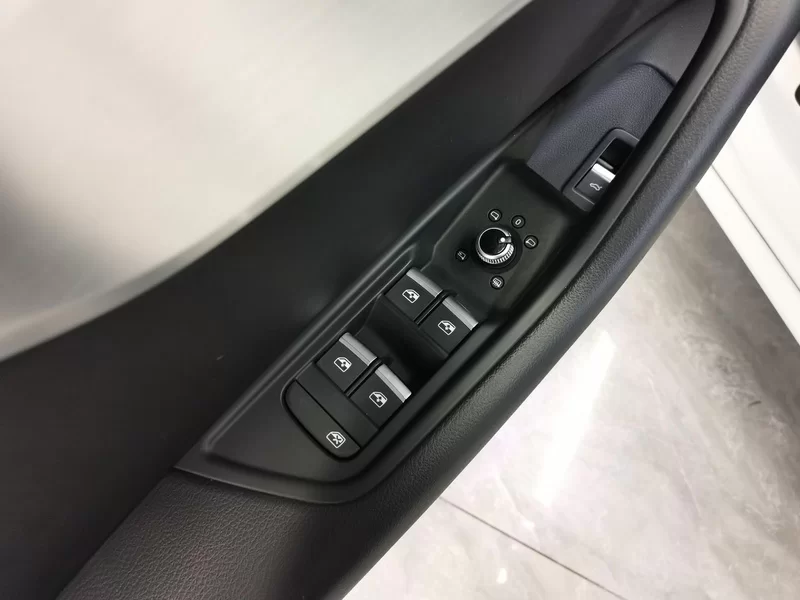 Audi A4L 2018 car image #11