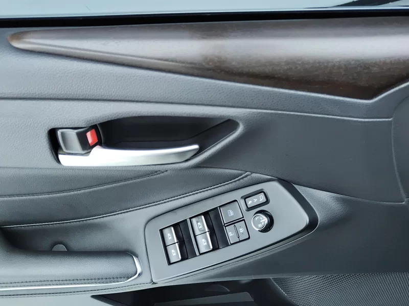 Toyota Avalon 2023 car image #11