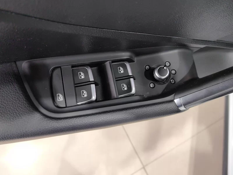 Audi Q2L 2020 car image #11