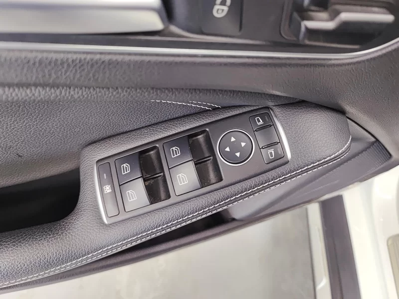 Mercedes-Benz GLA Class 2016 immagine di auto #11