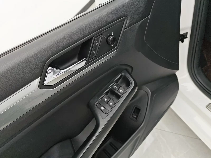 Volkswagen Lamando 2019 car image #11