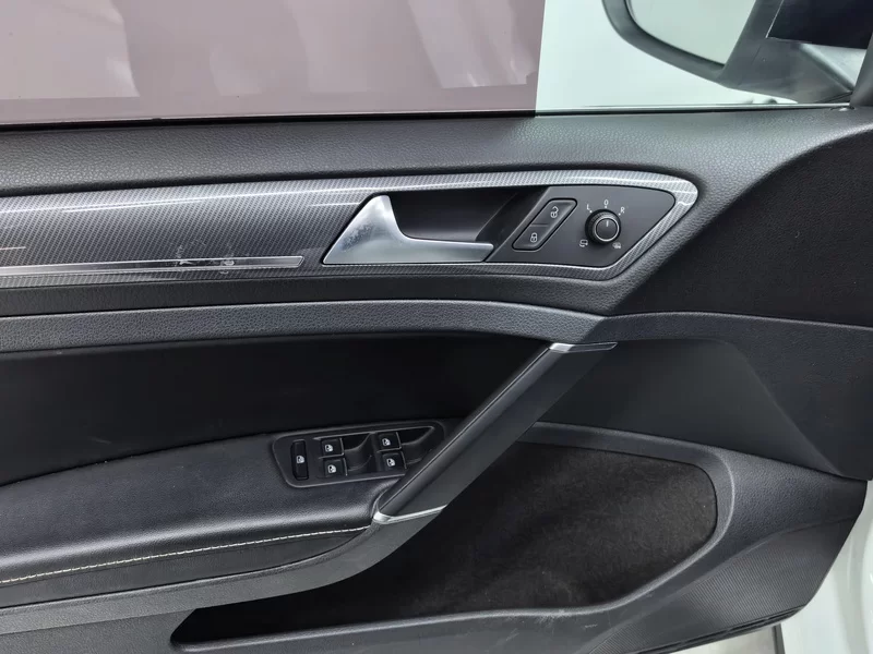 Volkswagen Golf 2020 car image #11