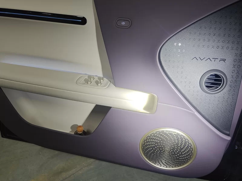 Avatr 06 2025 car image #11