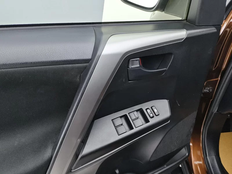 Toyota RAV4 2017 car image #11