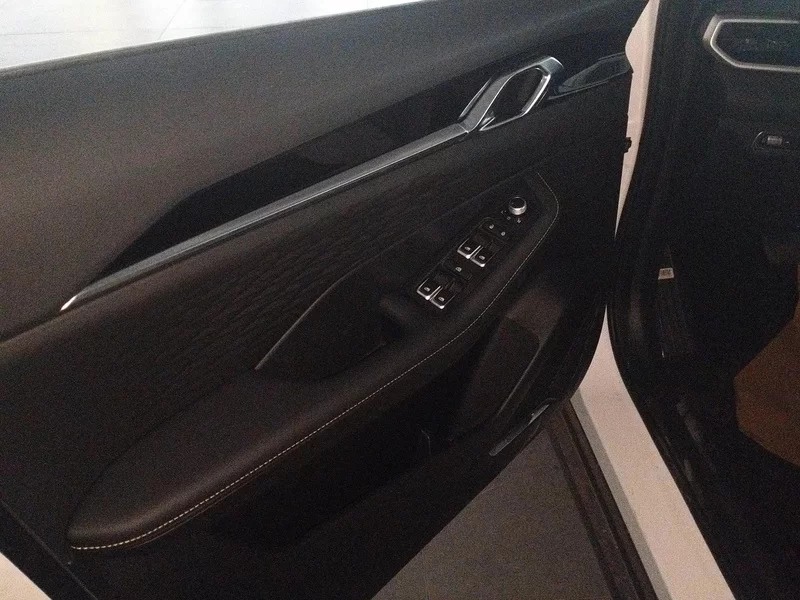 GEELY Coolray 2026 car image #11