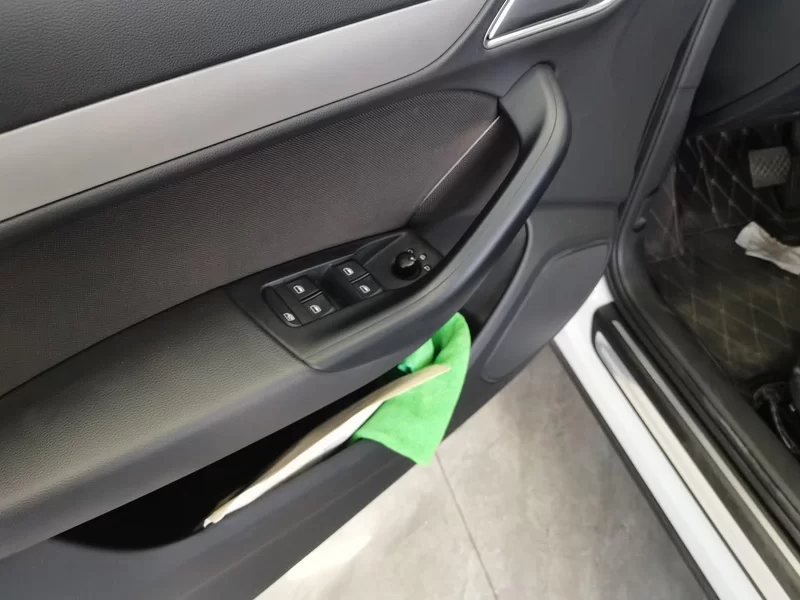 Audi Q3 2016 car image #11