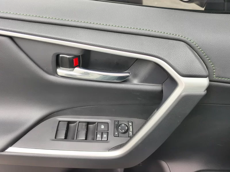 Toyota RAV4 2023 immagine di auto #11