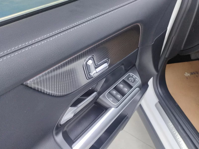 Mercedes-Benz GLA Class 2023 car image #11