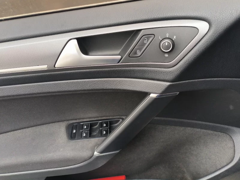Volkswagen Golf 2017 car image #11