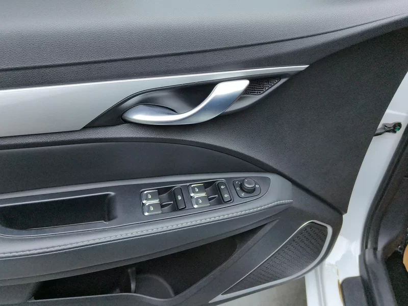 GEELY Emgrand 2019 car image #11