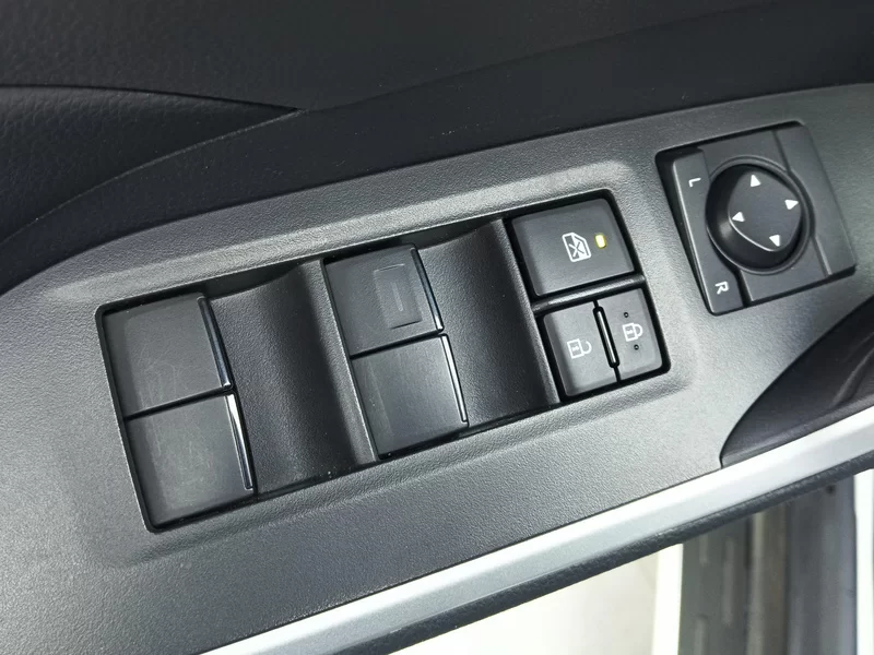 Toyota RAV4 2024 imagen de coche #11