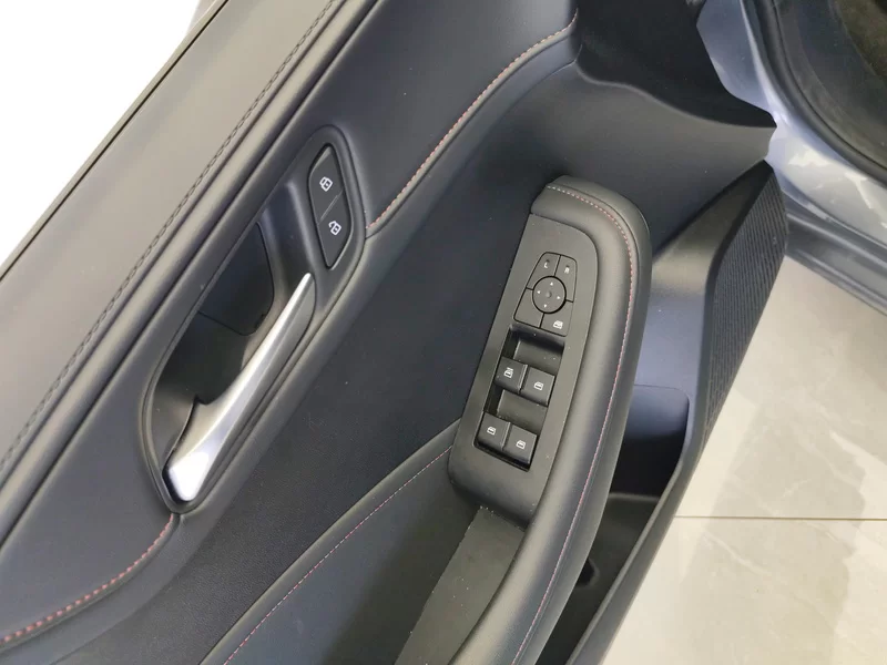 Roewe i5 2025 imagem de carro #11