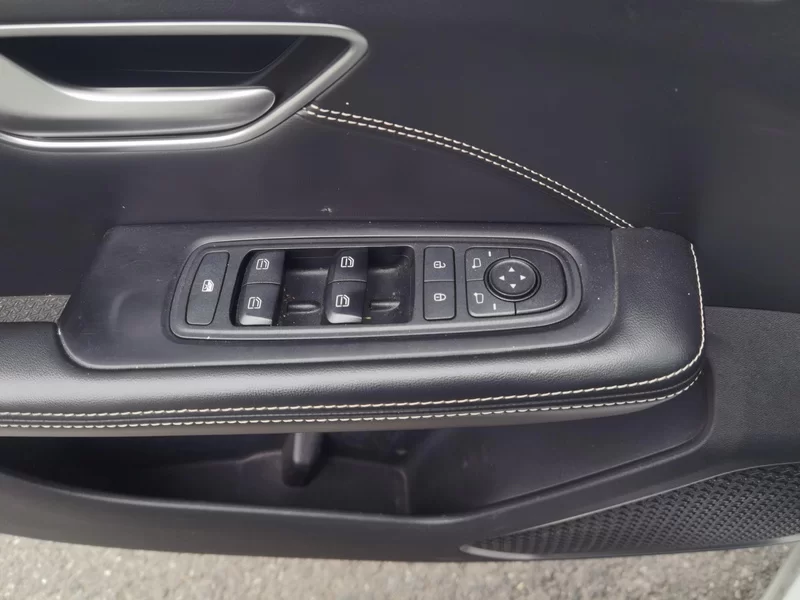 X70 2023 car image #11