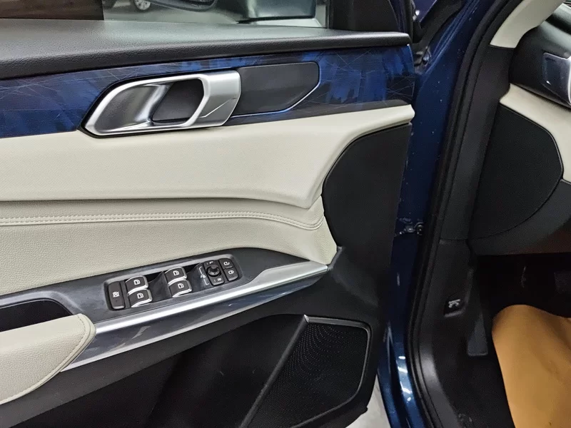 Lynk & Co 01 2018 #11 Lynk & Co 01 2018 car image #11