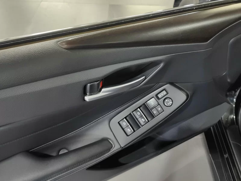 Toyota Avalon 2022 car image #11