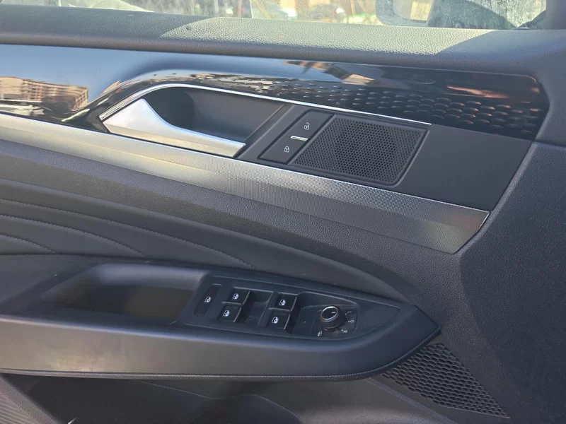Volkswagen Passat 2022 car image #11