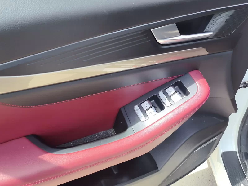 X70 2023 car image #11