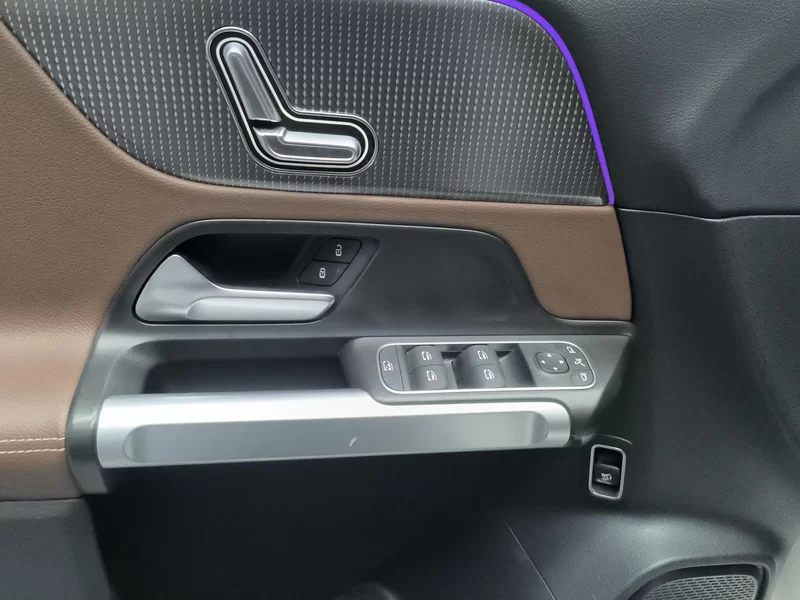 Mercedes-Benz GLB Class 2022 car image #11