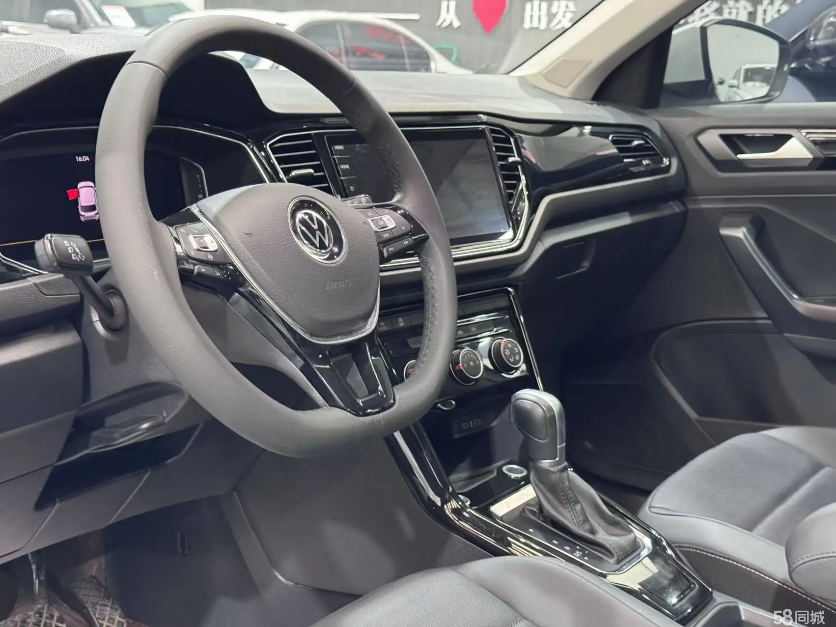 Volkswagen T-Roc 2022 immagine di auto #11