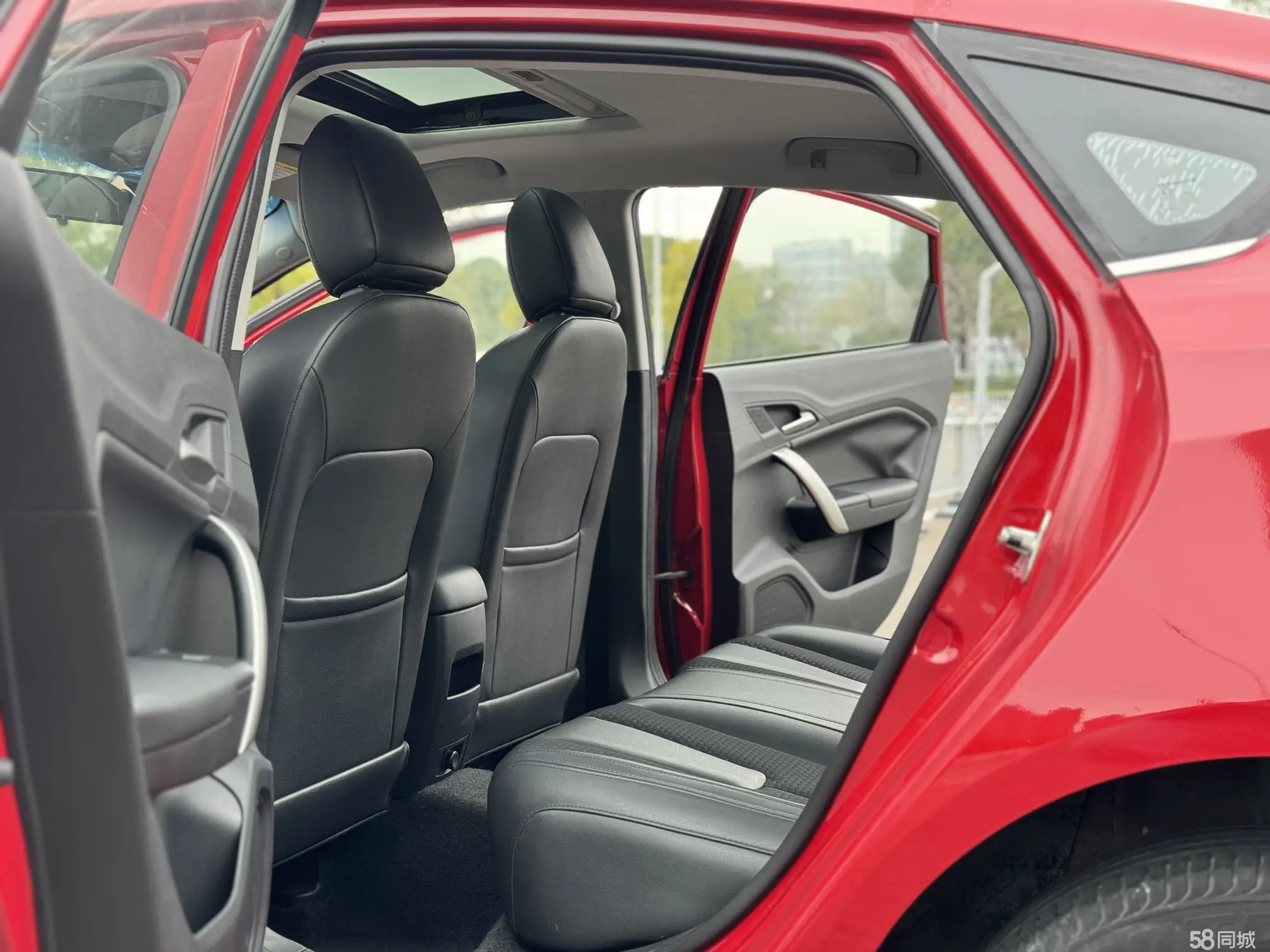 MG GT 2015 car image #11