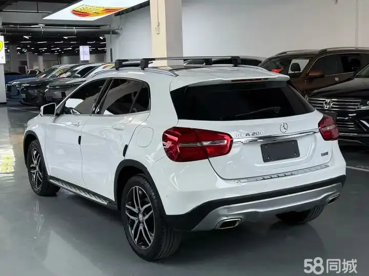 Mercedes-Benz GLA Class 2016 car image #11