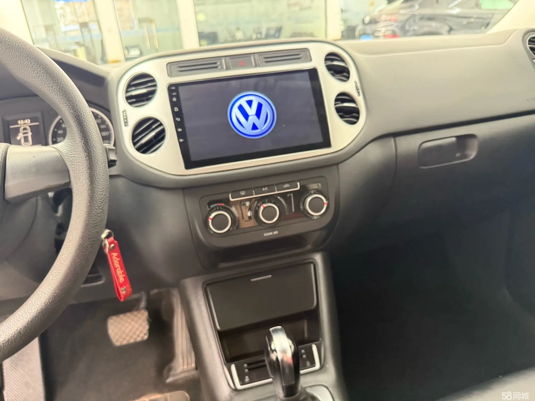 Volkswagen Tiguan 2018 car image #11