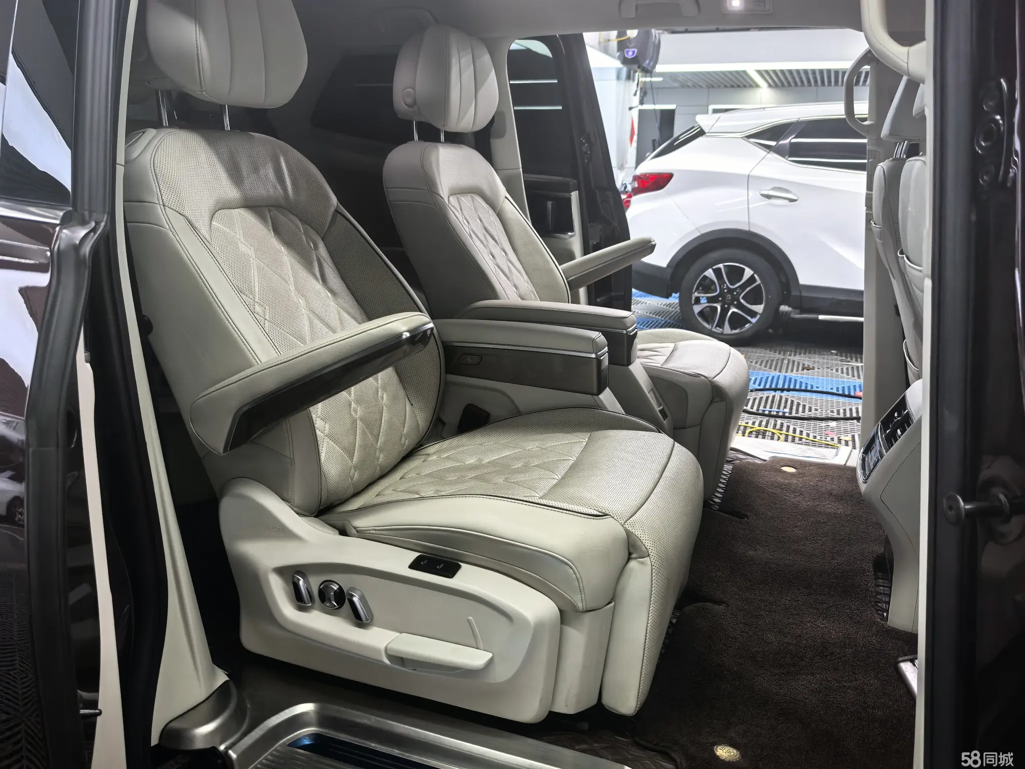 Volkswagen Viloran 2021 immagine di auto #11