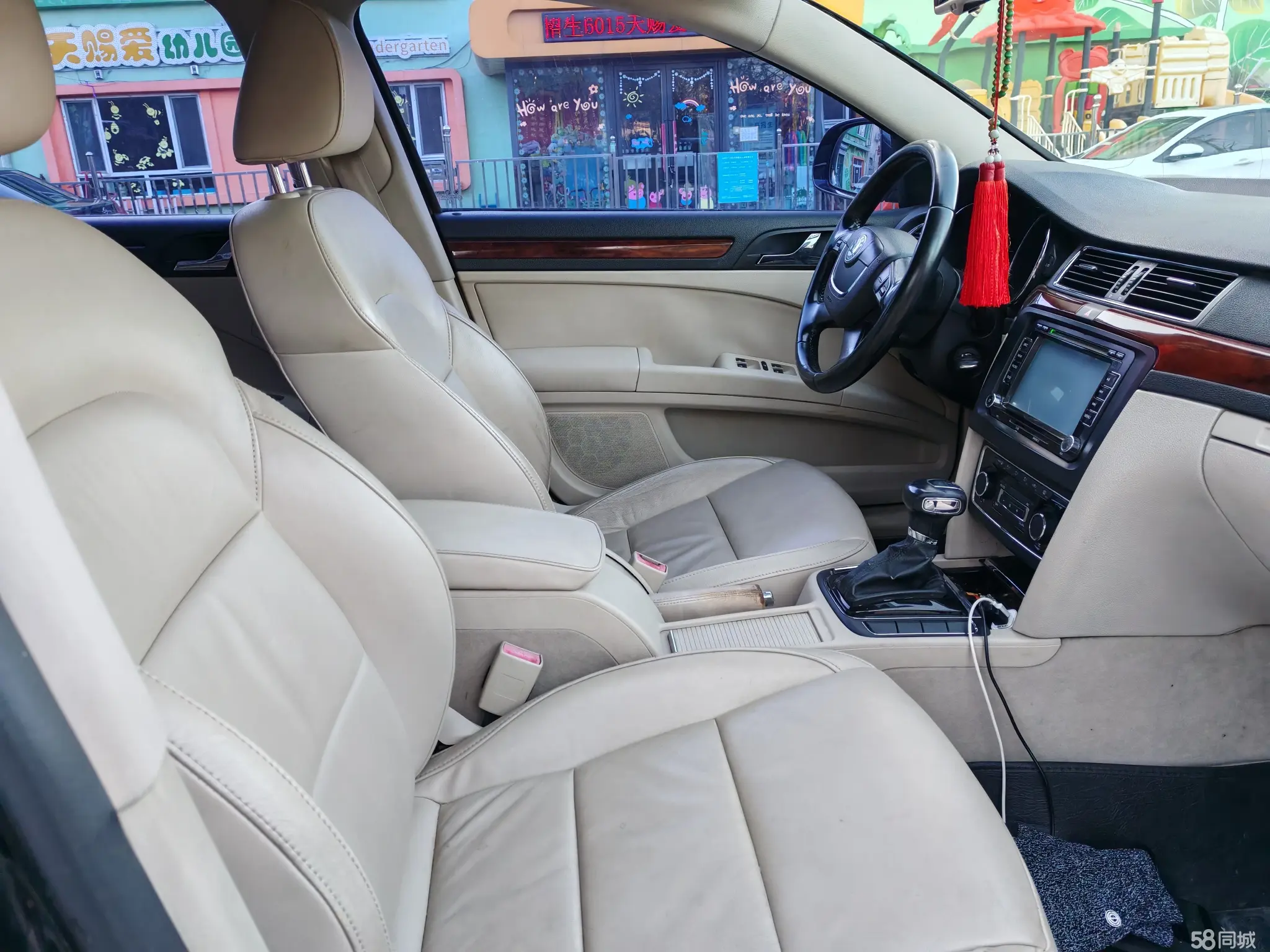 Skoda Superb 2010 car image #11