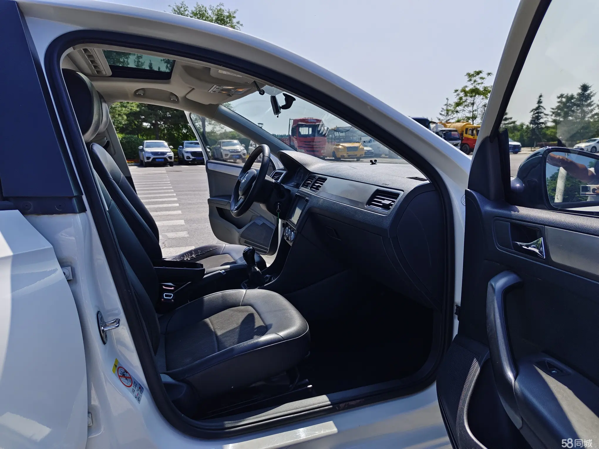 Skoda Rapid Spaceback 2016 car image #11