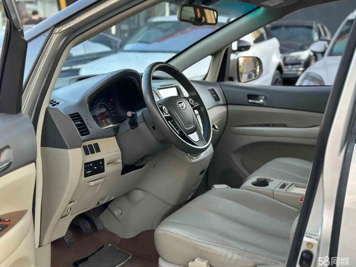 BYD M6 2013 car image #11