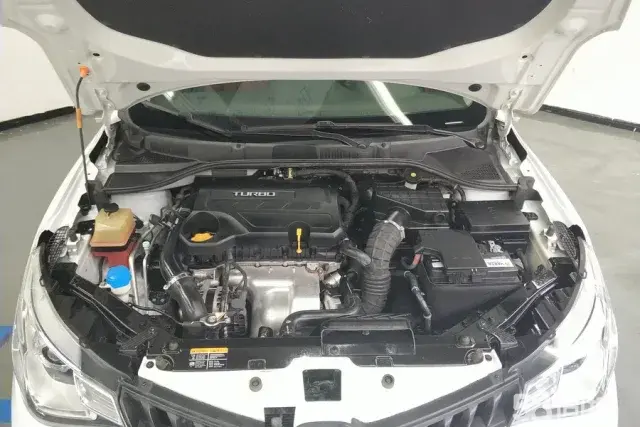 MG GT 2016 car image #11