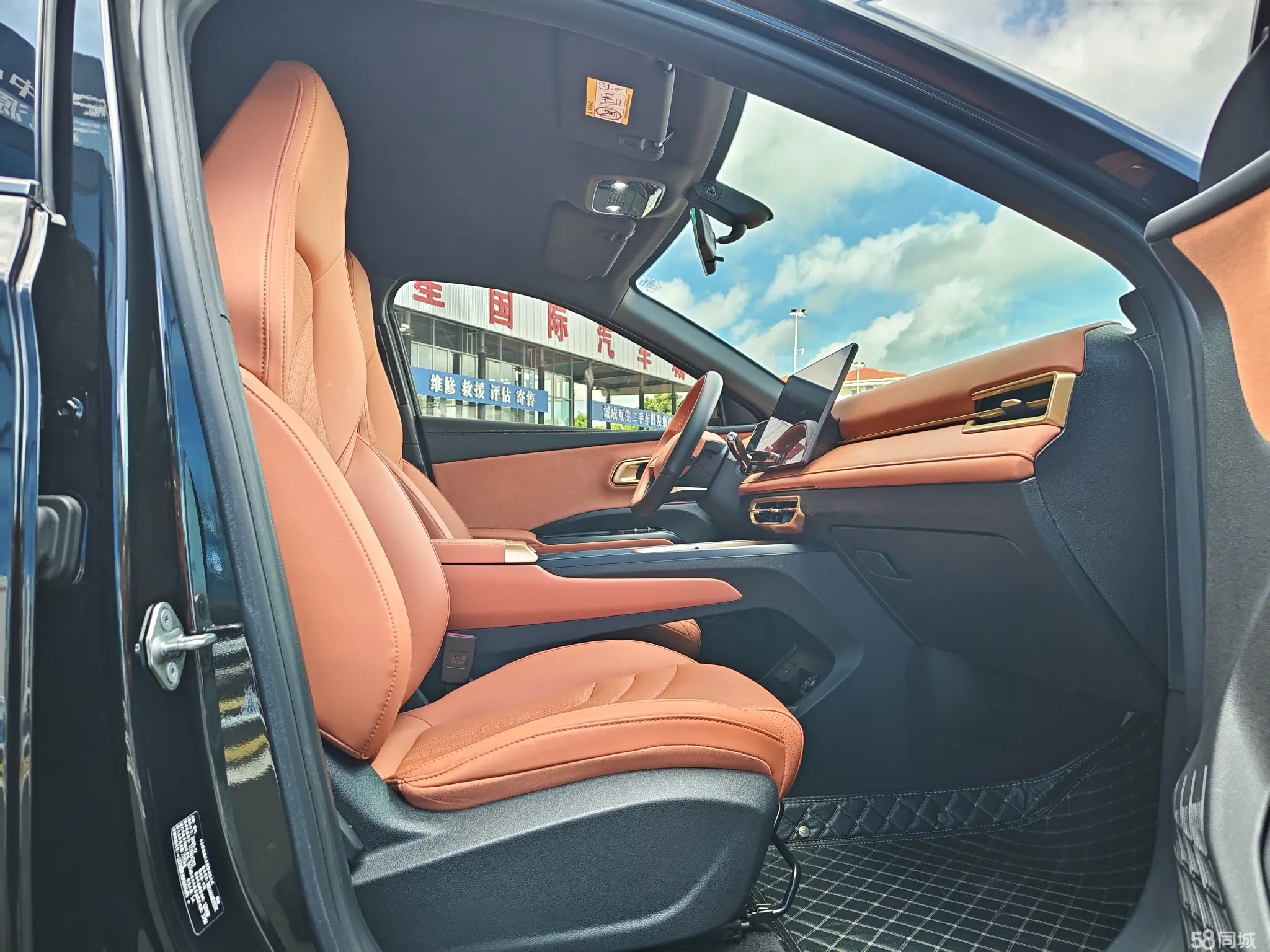 哪吒汽车 哪吒X 2023 汽车图片 #11