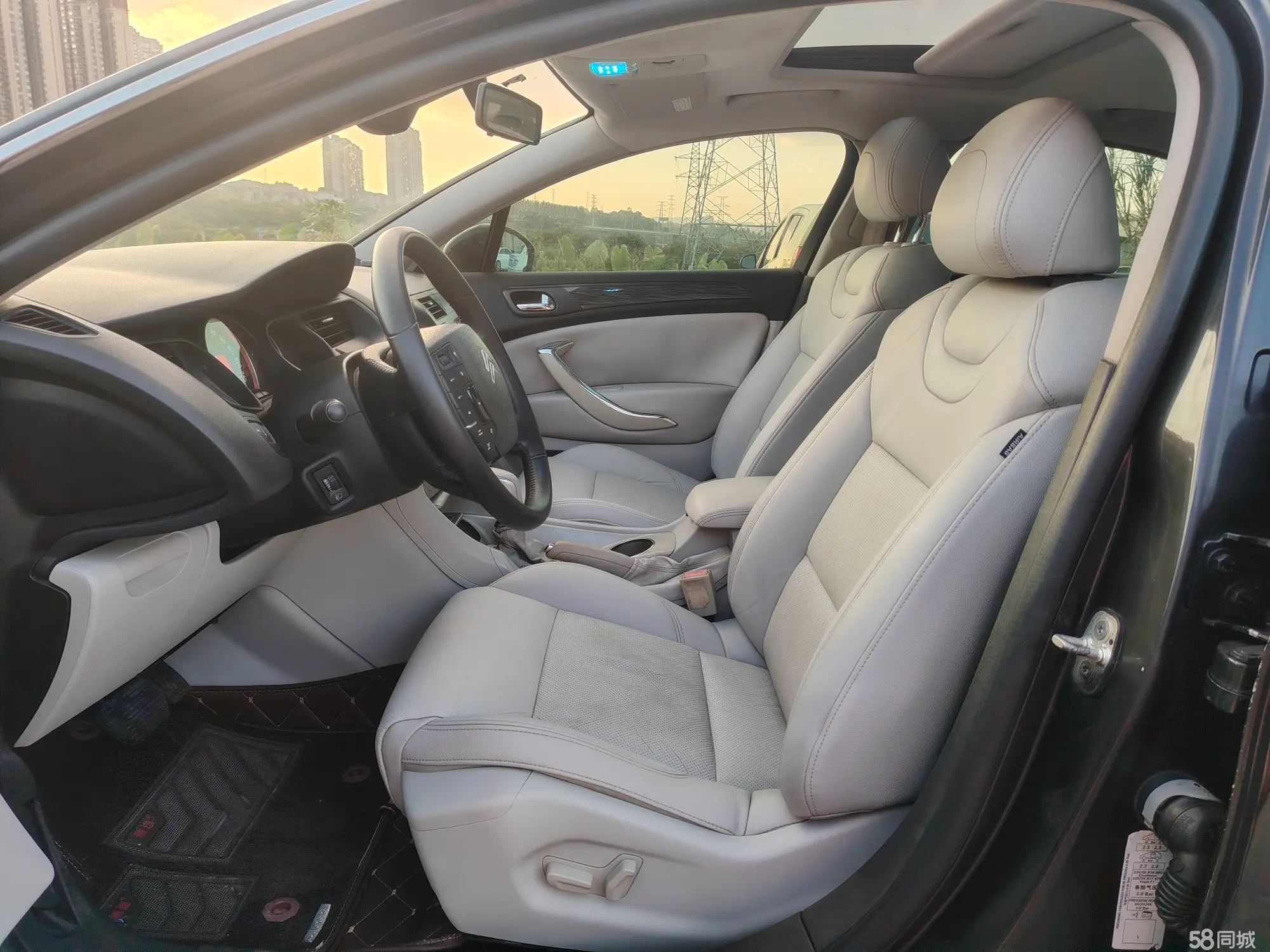 Citroen C5 2012 car image #11