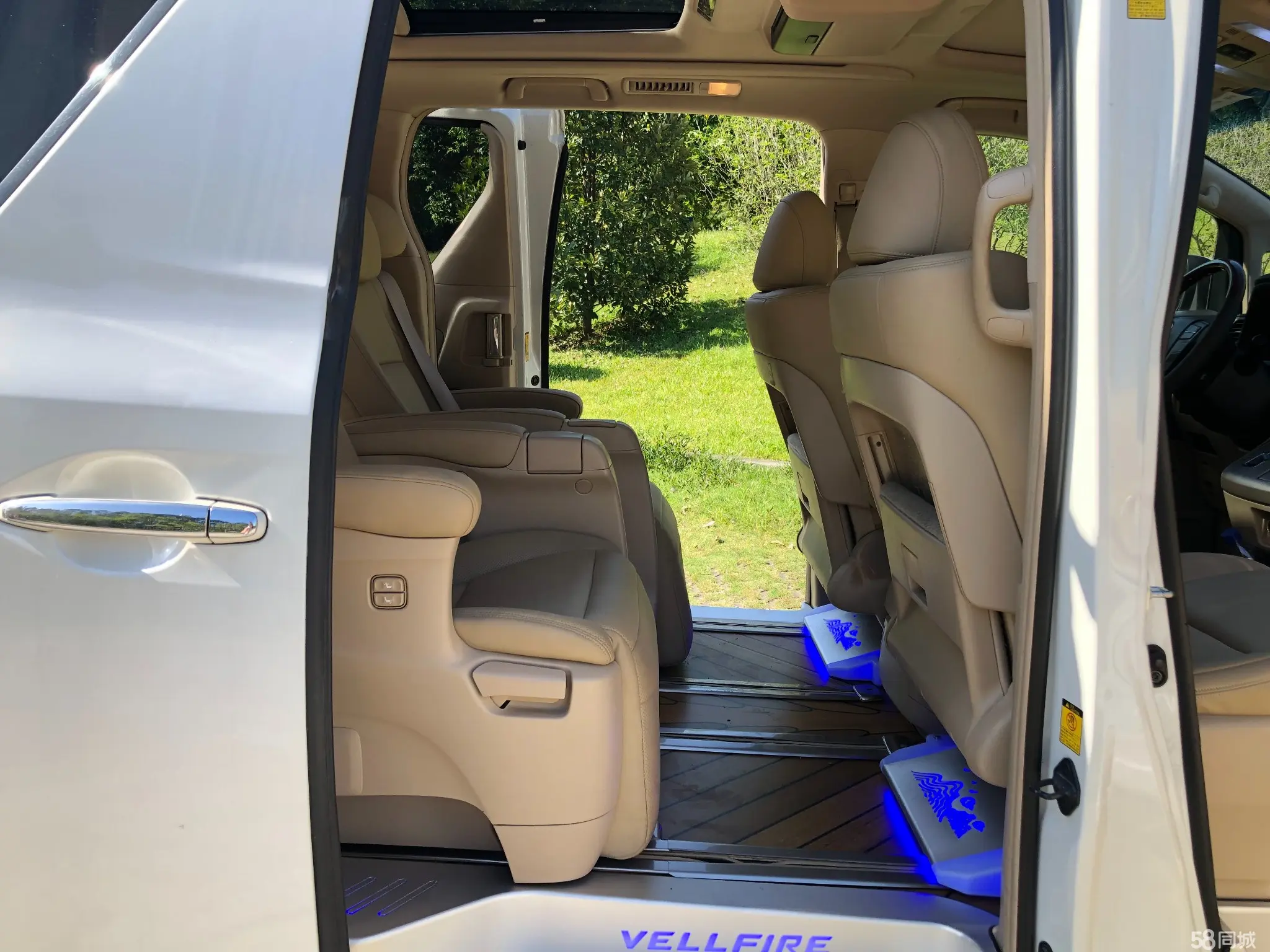 丰田 埃尔法 2010 汽车图片 #11