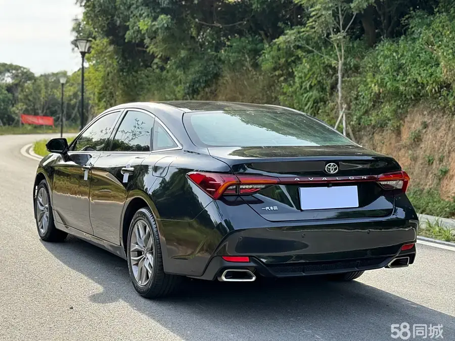 Toyota Avalon 2019 car image #11